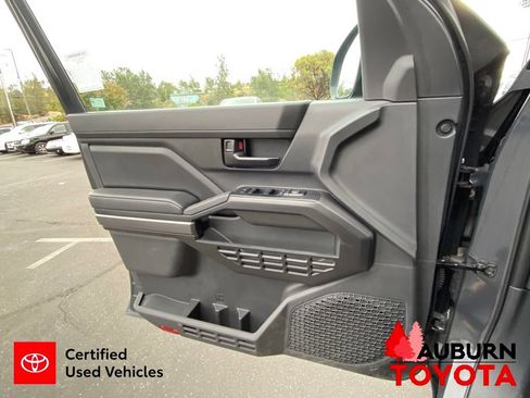 Certified 2025 Toyota Tacoma SR5 AWD/4WD image 33