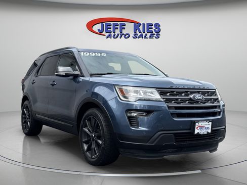 Used 2018 Ford Explorer XLT w/ Equipment Group 202A image 2