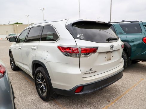 Used 2016 Toyota Highlander XLE image 10