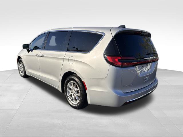Used 2026 Chrysler Pacifica Select FWD image 5