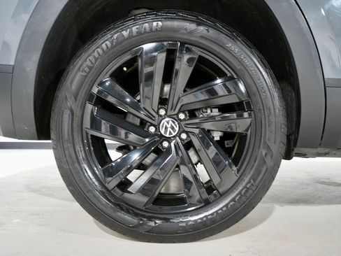 Used 2022 Volkswagen Atlas Cross Sport SE w/ Panoramic Sunroof Package image 34