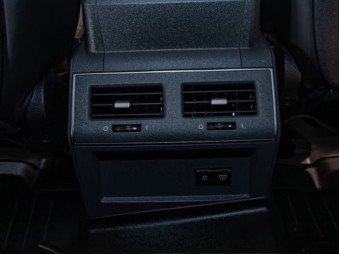 Used 2025 INEOS Grenadier Fieldmaster Edition image 24