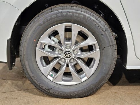 New 2026 Toyota Sienna XLE FWD image 23