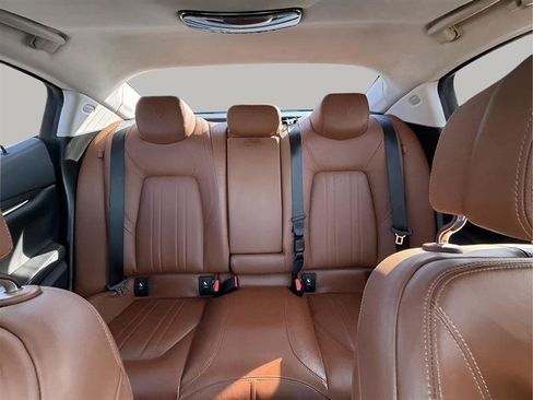 Used 2015 Maserati Ghibli RWD image 33