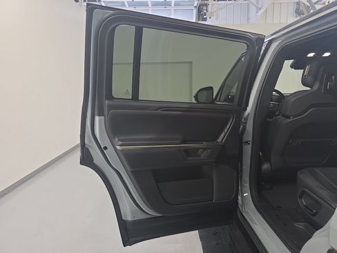 Used 2025 Rivian R1S Adventure Dual AWD/4WD image 17