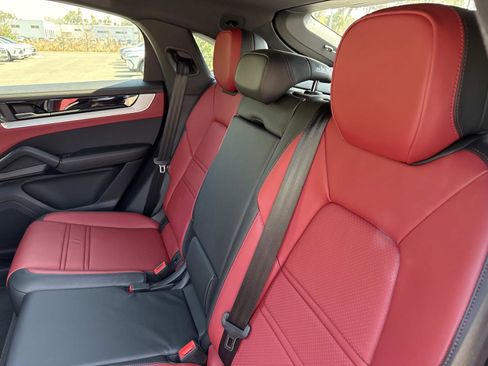 Used 2024 Porsche Cayenne S image 13