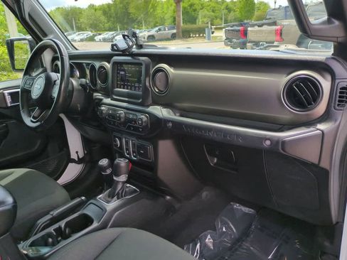Used 2019 Jeep Wrangler Sport AWD/4WD image 15