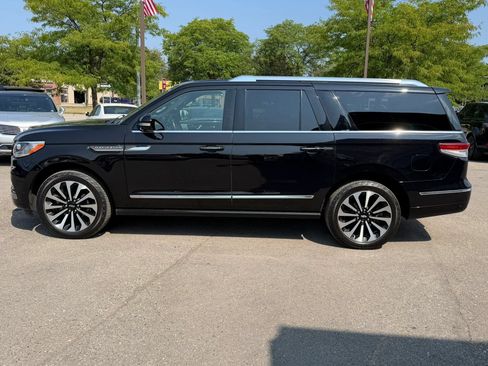 Used 2023 Lincoln Navigator L Reserve AWD/4WD image 2