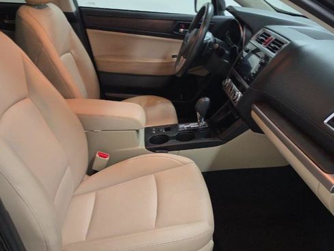 Used 2017 Subaru Outback 2.5i Limited AWD/4WD image 8