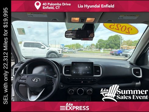Used 2025 Hyundai Venue SEL FWD image 14