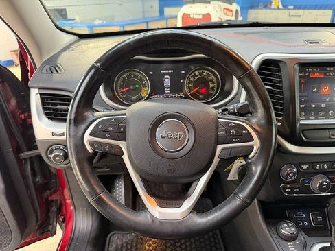 Used 2016 Jeep Cherokee Trailhawk w/ Leather Interior Group AWD/4WD image 22