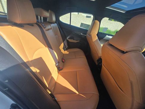 New 2026 Lexus UX 300h FWD image 12