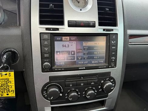 Used 2009 Chrysler 300 C w/ Luxury Group II AWD/4WD image 19