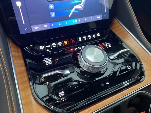 Used 2024 Jeep Grand Wagoneer L Series III image 15