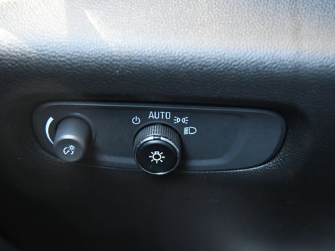 Used 2023 Chevrolet Traverse LT FWD image 36
