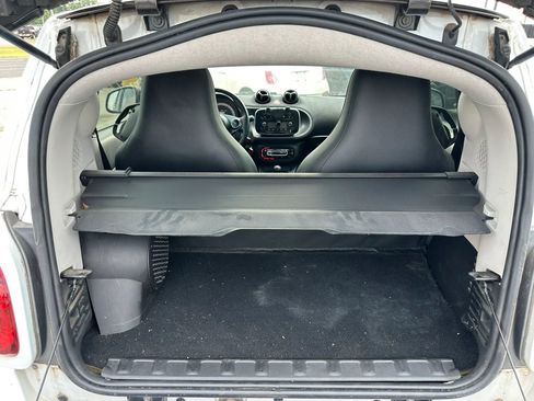 Used 2016 smart fortwo pure RWD image 14