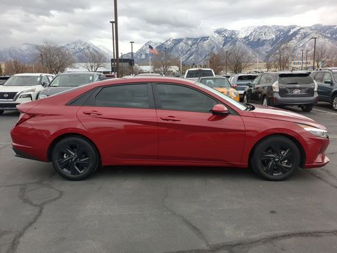 Used 2023 Hyundai Elantra SEL image 2