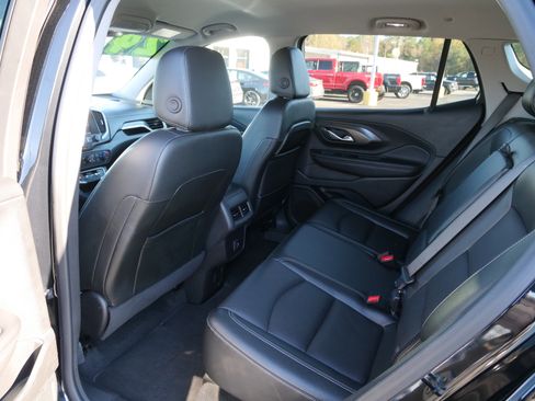 Used 2024 GMC Terrain SLT image 15