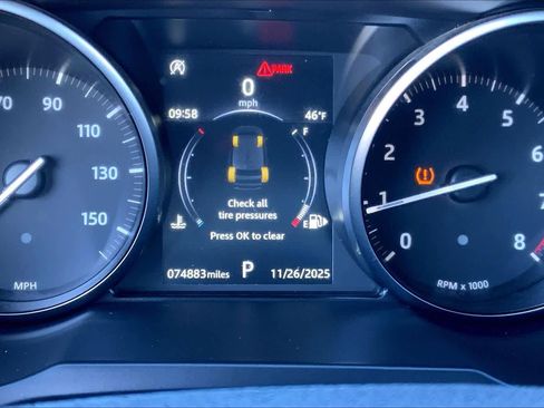 Used 2018 Land Rover Range Rover Evoque SE Premium AWD/4WD image 22