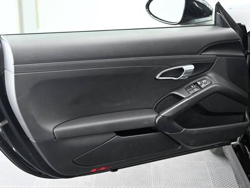 Used 2018 Porsche 718 Cayman RWD image 15
