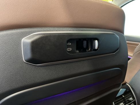 Used 2023 BMW X7 xDrive40i w/ Parking Assistance Package image 32