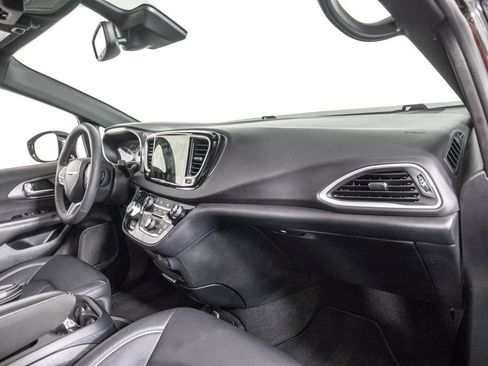Used 2025 Chrysler Pacifica Select FWD image 20