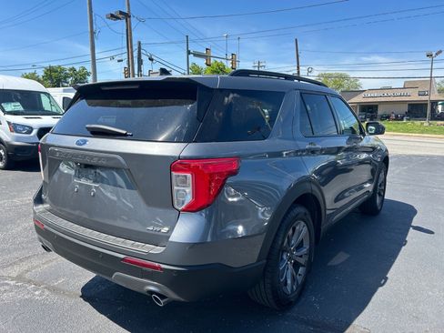 Used 2022 Ford Explorer XLT w/ Equipment Group 202A AWD/4WD image 18