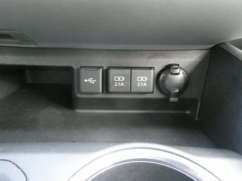 Used 2021 Toyota Highlander XLE image 13