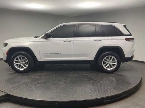 Used 2025 Jeep Grand Cherokee Laredo X w/ Luxury Tech Group I AWD/4WD image 4