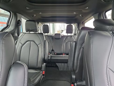 New 2026 Chrysler Pacifica Select w/ S Appearance Package FWD image 38