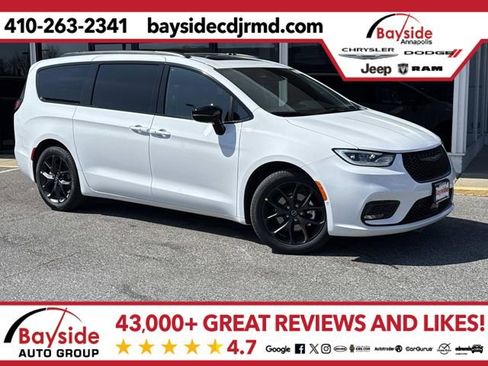 New 2026 Chrysler Pacifica Limited FWD image 1