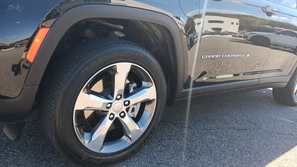 Used 2023 Jeep Grand Cherokee 4WD 4xe image 12