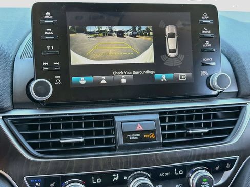 Used 2018 Honda Accord Touring image 22
