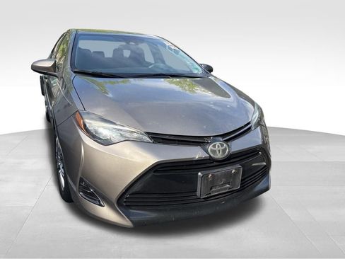 Used 2018 Toyota Corolla LE image 4
