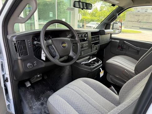 New 2026 Chevrolet Express 3500 Extended RWD image 11