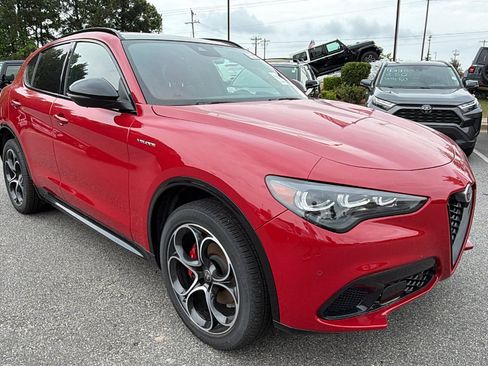 Used 2024 Alfa Romeo Stelvio Veloce AWD/4WD image 5