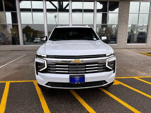 New 2026 Chevrolet Suburban Premier image 2