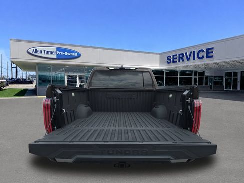 Used 2024 Toyota Tundra Limited AWD/4WD image 32