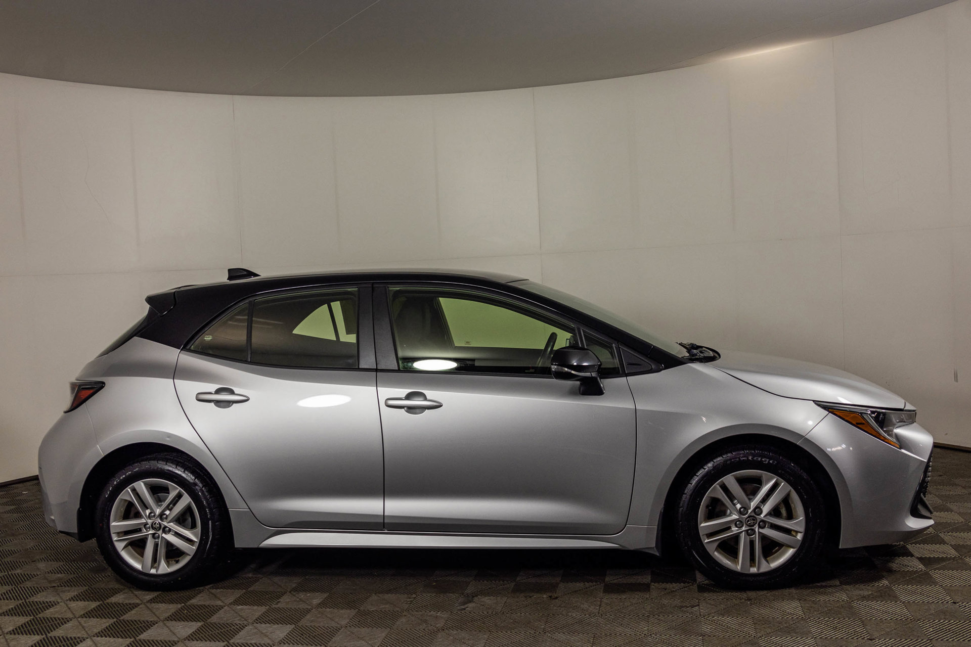 Used 2021 Toyota Corolla SE w/ Carpet Mat Package (TMS) FWD image 11