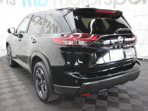 Used 2024 Nissan Rogue SV AWD/4WD image 4