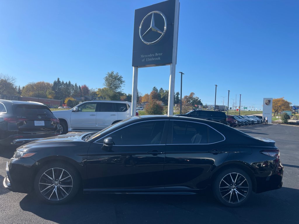 Used 2021 Toyota Camry SE w/ Carpet Mat Package (TMS) FWD image 1
