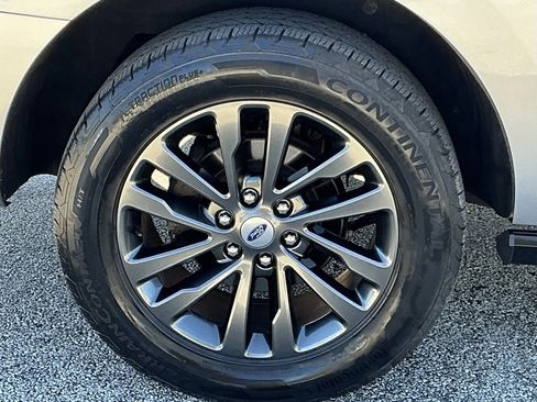 Used 2020 Ford Expedition Limited image 15