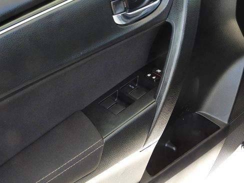 Used 2019 Toyota Corolla LE FWD image 40