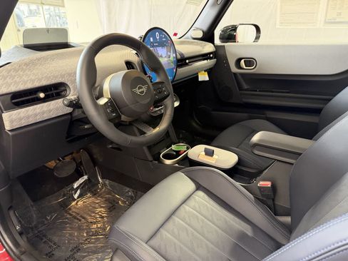 Certified 2025 MINI Cooper 2-Door Hardtop FWD image 9