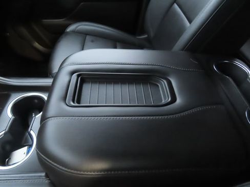 Used 2024 Chevrolet Suburban LT w/ Luxury Package image 40