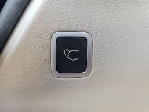 Used 2018 Chrysler Pacifica Touring-L FWD image 8