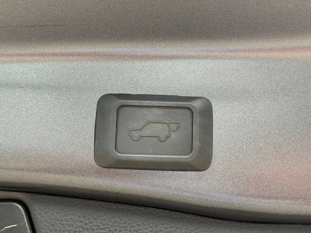 Used 2021 Toyota RAV4 XLE Premium FWD image 31
