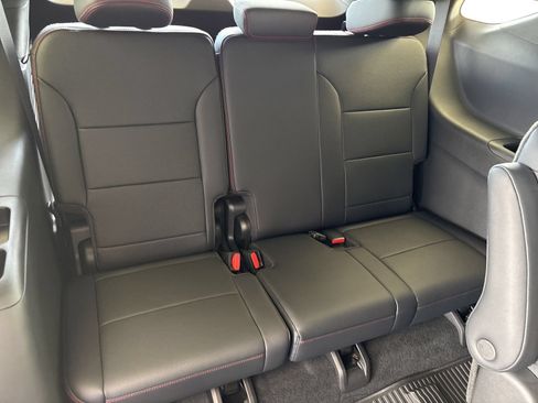 New 2026 Chevrolet Traverse RS w/ LPO, Floor Liner Package FWD image 21