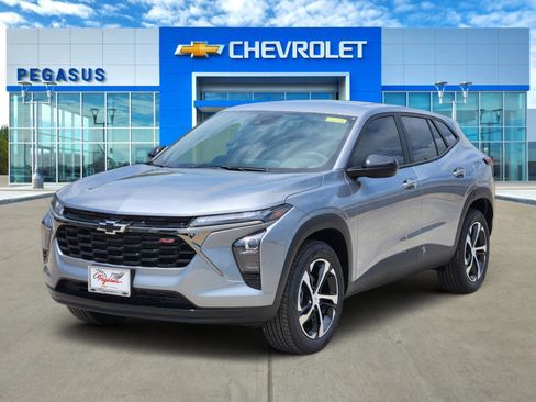 Used 2026 Chevrolet Trax RS w/ Driver Confidence Package FWD image 2