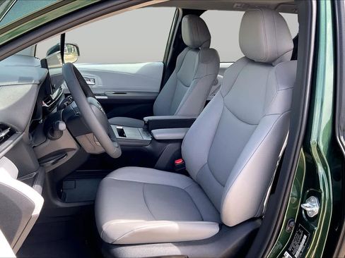 New 2026 Toyota Sienna XLE FWD image 9